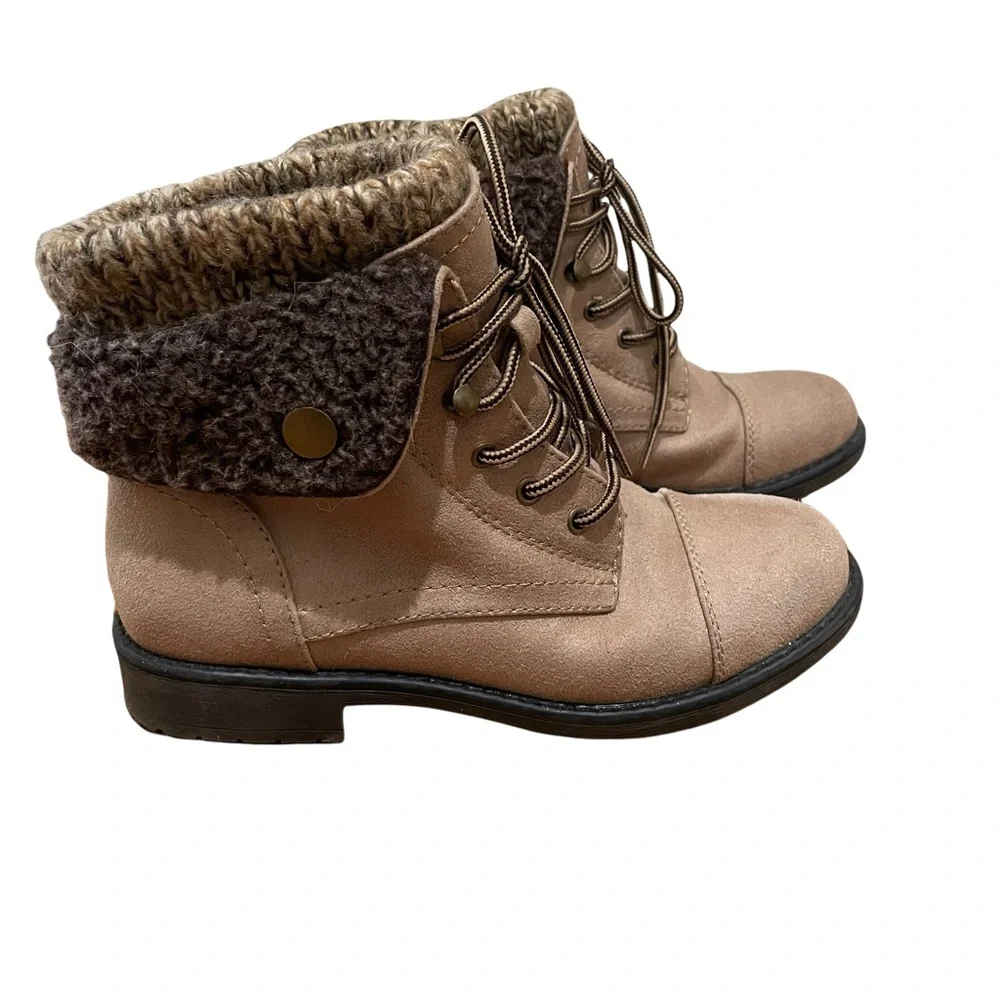 Cliffs by White Mountain Tan Ankle Boots Women’s 5.5 Lace Up Cozy Knit Cuff